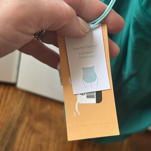 Kona Sol Women's One Piece Swimsuit Swimwear Tummy Control Halter Size NWT L - Picture 7 of 7